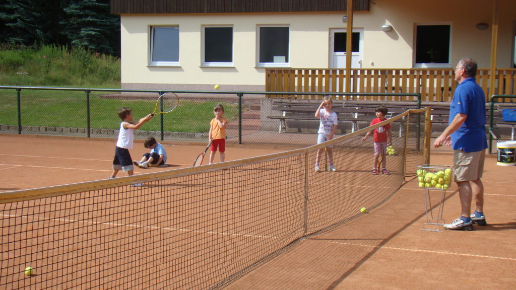 Holzhof Center Tennisplatz